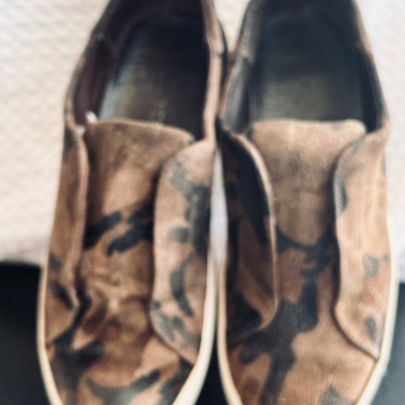 J Slides Neutral Camo Sneaker Womens Sz 7 Ultra Cushioned Insole Comfort Shoe - Picture 2 of 7